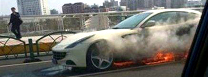 Ferrari FF v ohni